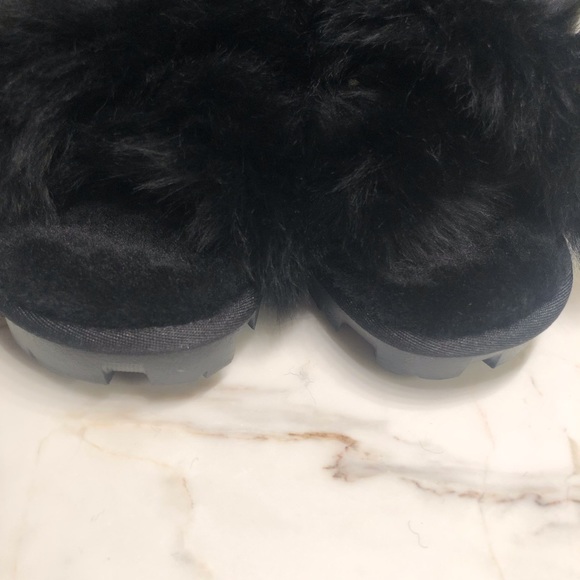 UGG Fuzzalicious 9 - Picture 9 of 11